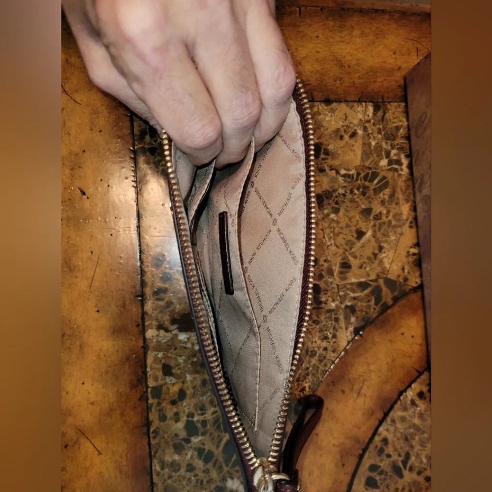 MICHAEL KORS LEATHER POUCH/Clutch